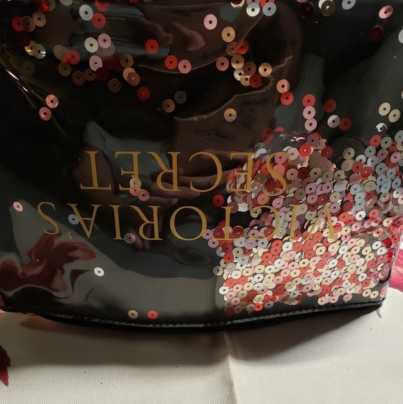 VS Wristlet - Picture 6 of 6